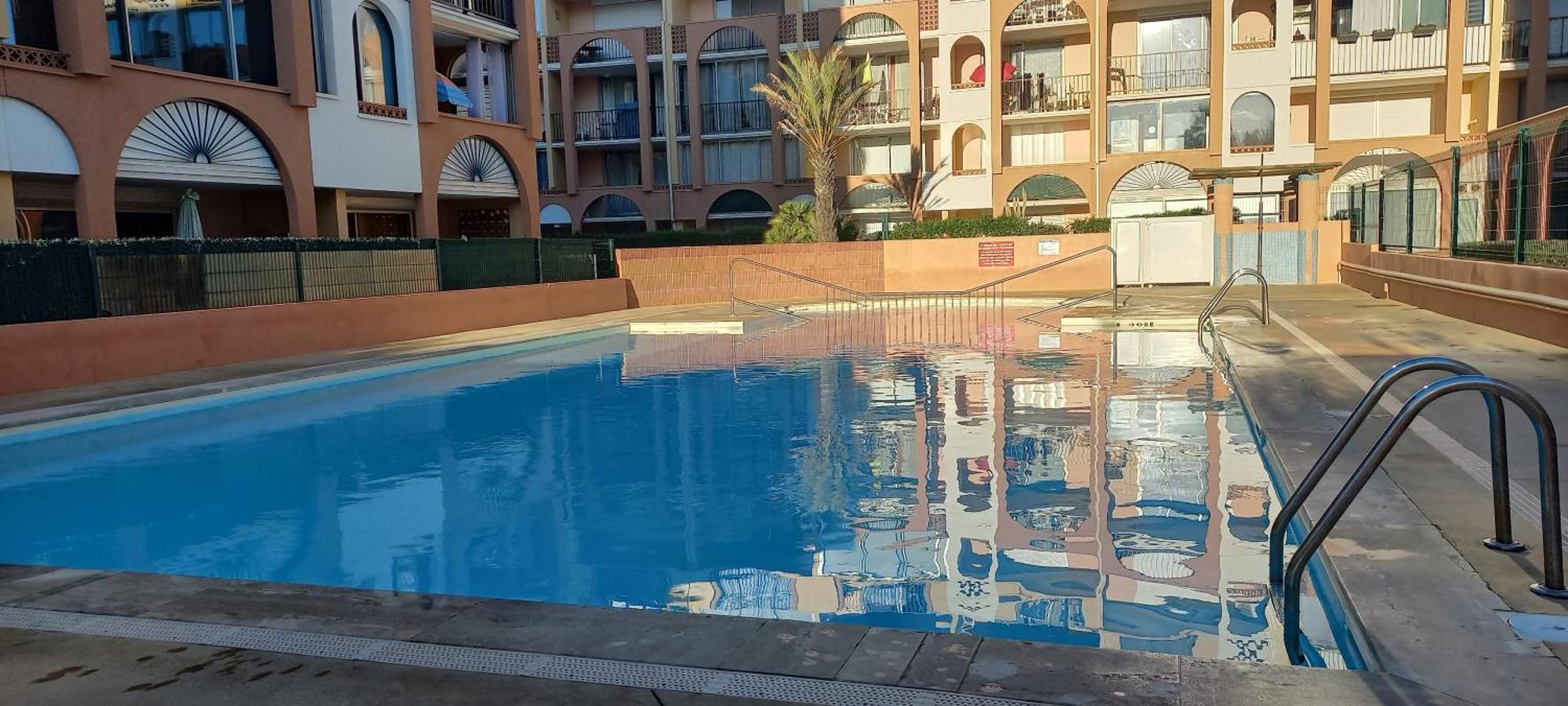 Appartement situé au Cap d'Agde proche plage Extérieur photo